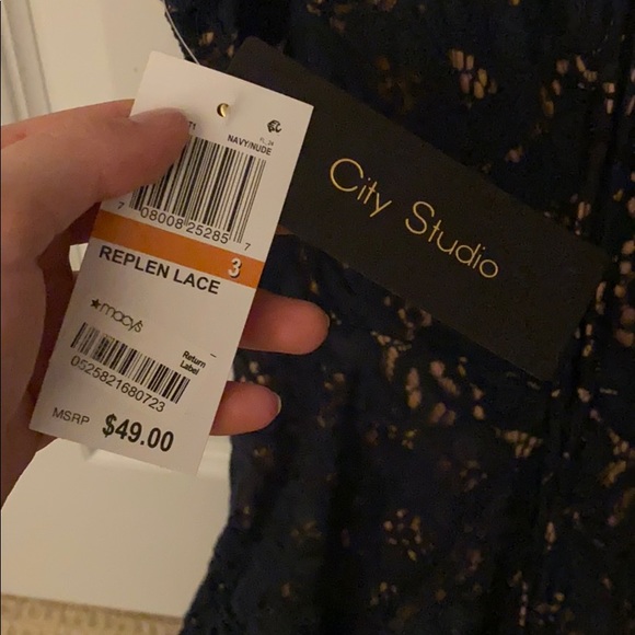 Macy’s Lace Dress - Picture 4 of 4